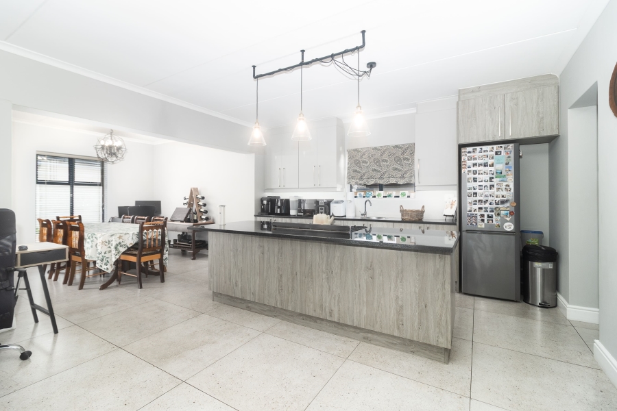 3 Bedroom Property for Sale in Protea Heights Western Cape